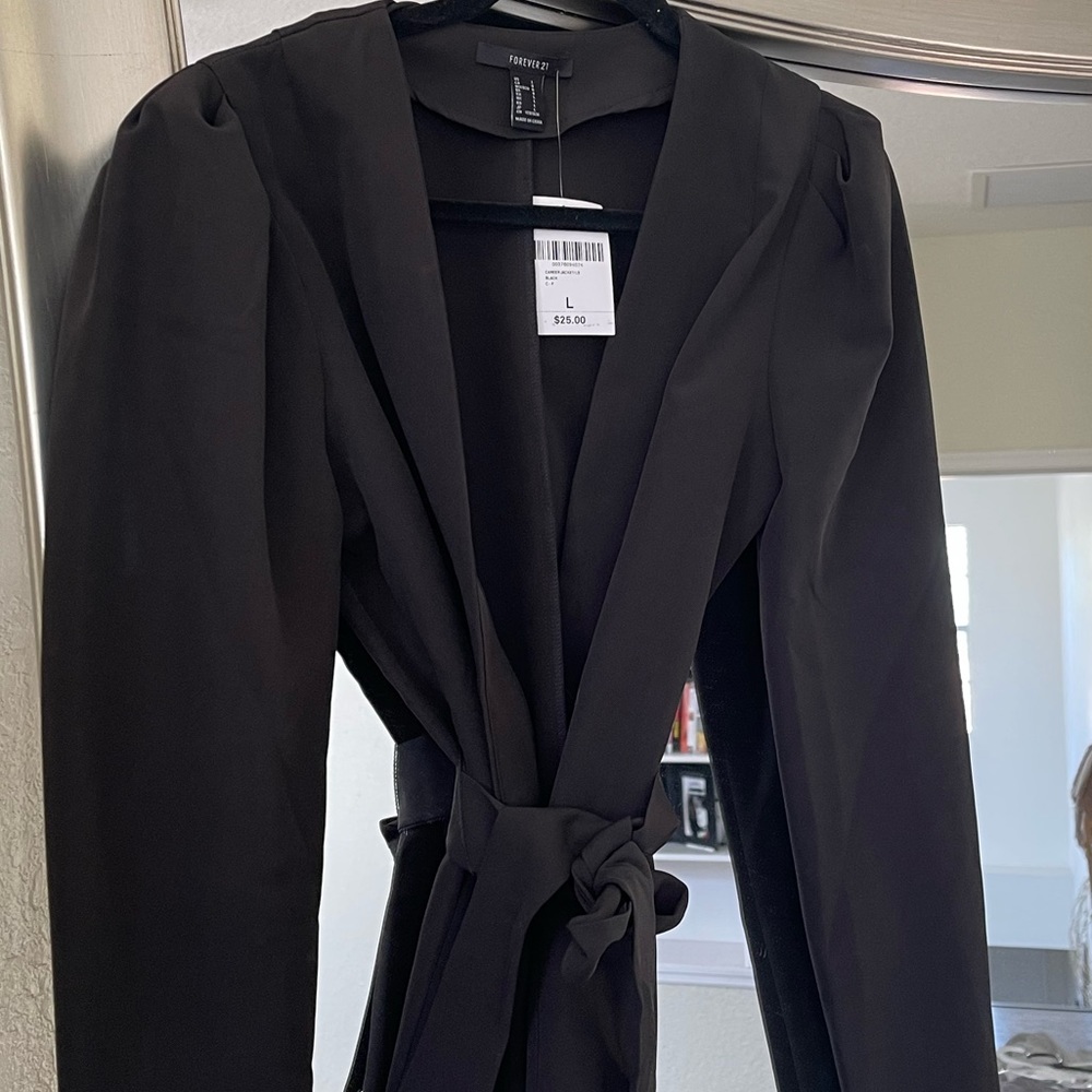 Elegant black blazer.